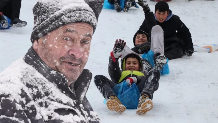 54 şehirde okullar tatil edildi! Gözler İstanbul’dan gelecek kararda
