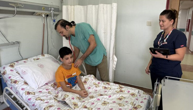 Ameliyat öncesi kalbi durdu! 11 yaşındaki Azat’a kritik müdahale