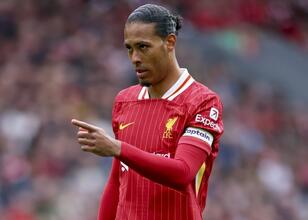 Arne Slot’tan Van Dijk’in geleceği için açıklama!