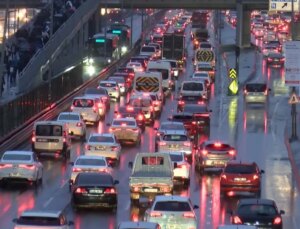 Okullar açıldı, İstanbul’da trafik yoğunluğu yüzde 70’i aştı