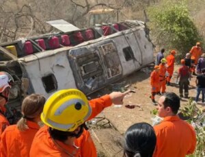 Yolcu otobüsü devrildi! 16 kişi öldü, 44 kişi yaralandı