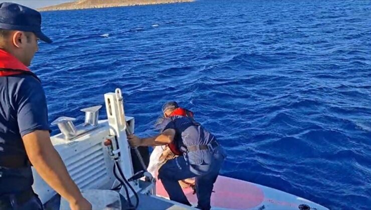Datça açıklarında kürek sörfü yapan 2 kişi kurtarıldı