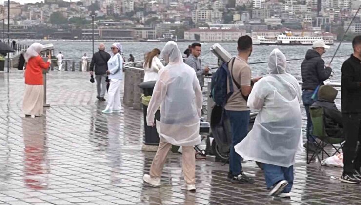 İstanbul’da sabah başlayan yağış Anadolu Yakası’nda günlük yaşamı olumsuz etkiledi