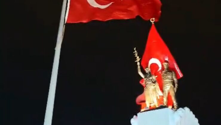 Hatay genelinde fırtına ve yağış yüzünden bayraklar zarar görmesin diye indirildi