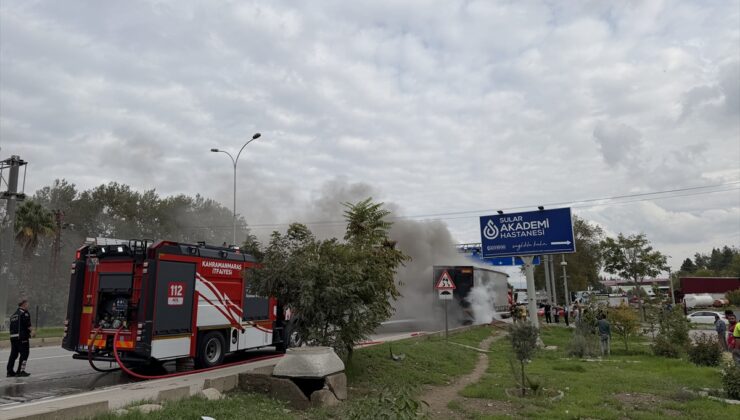 Kahramanmaraş Dulkadiroğlu’nda fındık yüklü tırın dorsesinde çıkan yangın söndürüldü