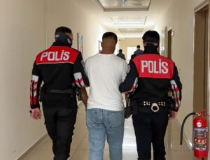 Manisa’da 152 yıl 5 ay hapis cezasıyla aranan firari hükümlü yakalandı