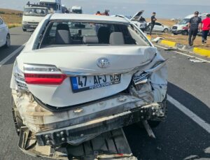 Mardin Nusaybin’de tır, SUV ve otomobilin karıştığı kazada 5 kişi yaralandı