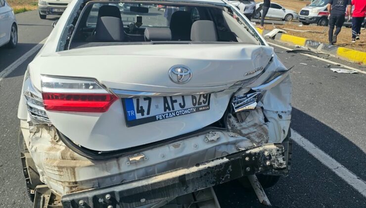 Mardin Nusaybin’de tır, SUV ve otomobilin karıştığı kazada 5 kişi yaralandı